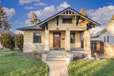 Main picture of 2408 W Woodlawn Ave