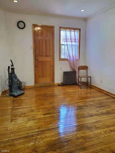 Main picture of 2124 E 16th St
