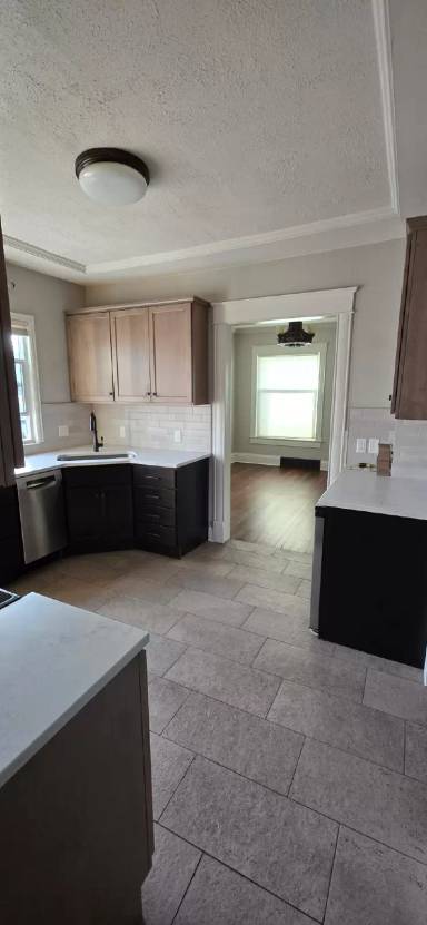 Main picture of 2505 Central Ave