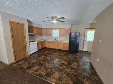 Main picture of 300 W Ford St