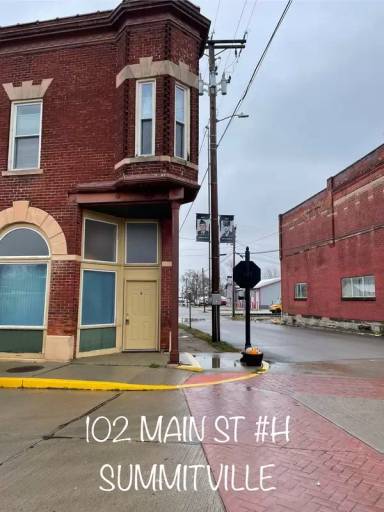 Main picture of 102 E North Main St