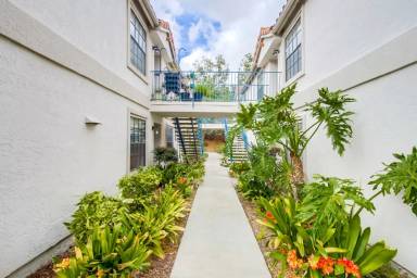 Main picture of 10331 Azuaga St