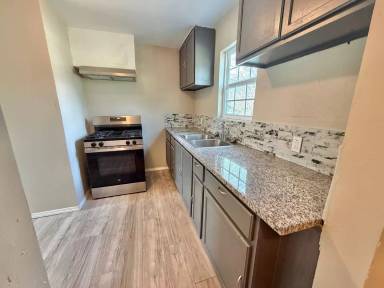 Main picture of 2409 W Main St