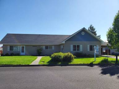 Main picture of 1050 NW Canyon Dr
