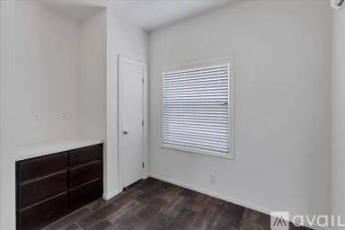 Main picture of 971 W Main St