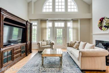 Main picture of 1709 N Larrabee St