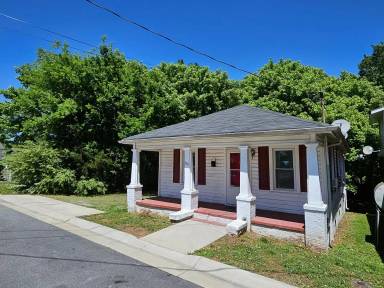 Main picture of 120 S 10th St