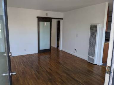 Main picture of 250 3rd Ave