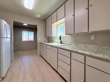 Main picture of 817 W Gilmore St