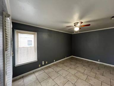 Main picture of 4961 Monitor St