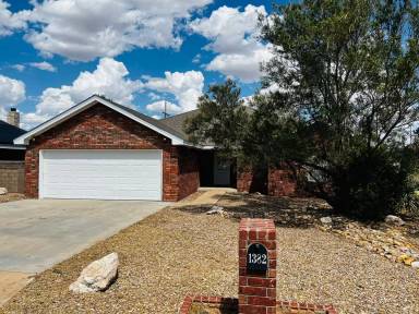 Main picture of 1382 Oakwood Cir