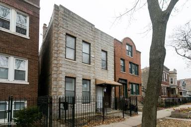 Main picture of 834 N Mozart St