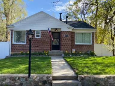 Main picture of 907 Sullivan Rd