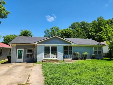 Main picture of 1008 E 6th St
