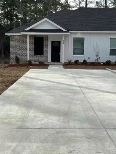 Main picture of 211 Hoover Dr