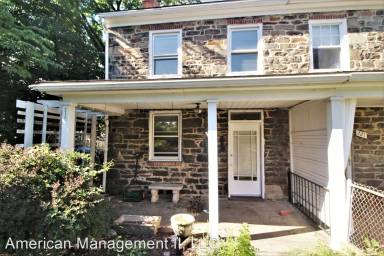 Main picture of 719 Bay St