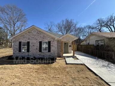 Main picture of 2215 S Valentine St