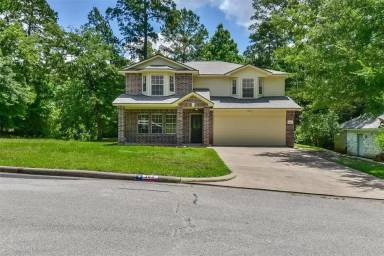 Main picture of 302 Inverness Dr