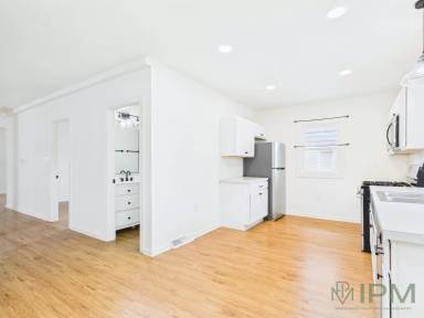 Main picture of 35 E 8th Ave