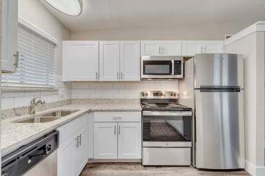 Main picture of 515 N Oak St