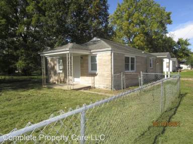 Main picture of 2205 S Rosemont Ave
