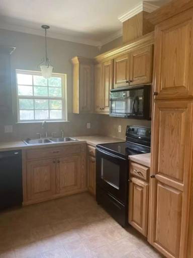 Main picture of 401 E Lynnwood Ln