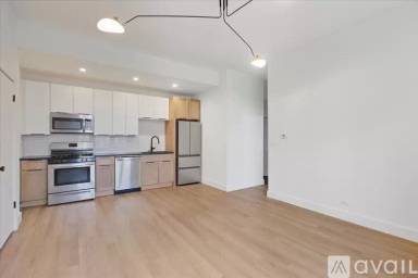 Main picture of 2311 W Le Moyne St