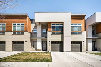 Main picture of 2869 W Parkside Pl