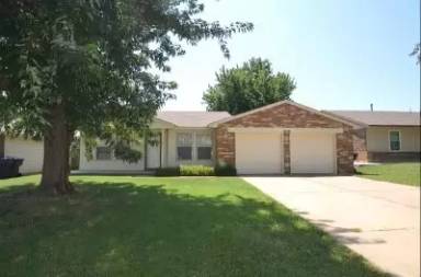 Main picture of 1020 SW 101st St