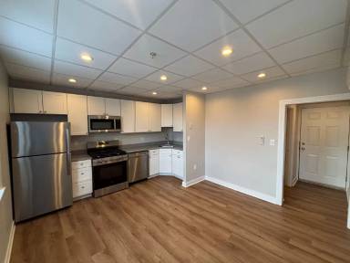 Main picture of 393 Main St