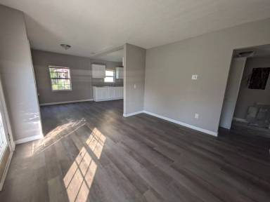 Main picture of 645 W 46th St