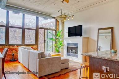 Main picture of 15 S Throop St