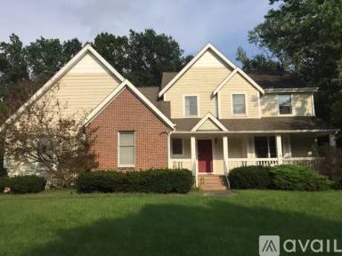 Main picture of 3833 W Capilano Dr