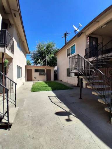 Main picture of 1505 E Yale Ave