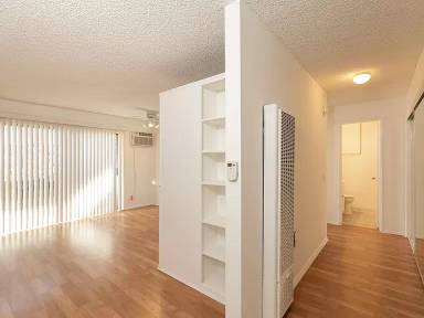 Main picture of 258 S Serrano Ave