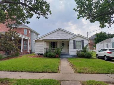 Main picture of 12 Oaklawn Dr