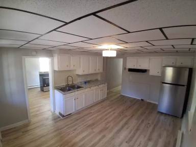 Main picture of 67 Railroad St