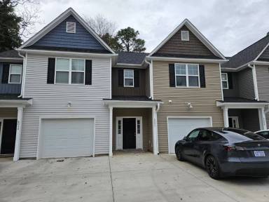 Main picture of 600 Roxie Ave