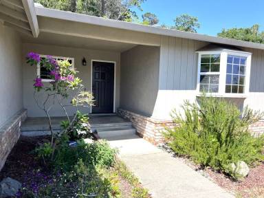 Main picture of 768 Tamarack Dr