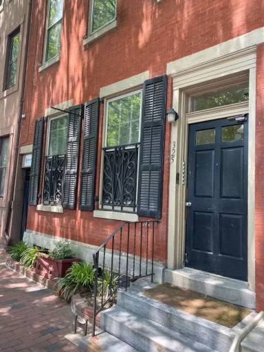 Main picture of 325 Pine St