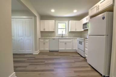 Main picture of 100 Small St