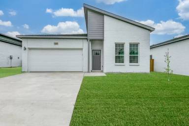 Main picture of 3337 Noor St