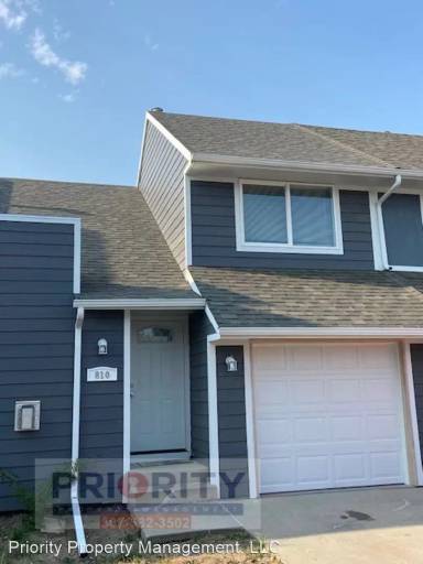 Main picture of 810 Vivian Ct