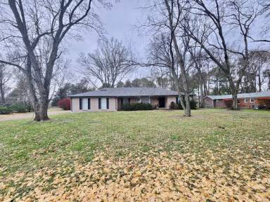 Main picture of 8124 Devens Dr
