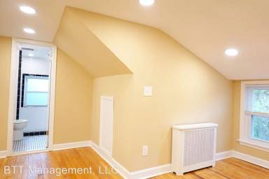 Main picture of 8220 Greenwood Ave