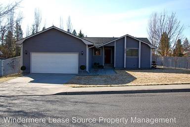 Main picture of 202 E Saint Thomas Moore Way