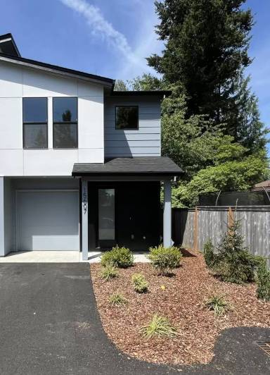 Main picture of 15607 SE Meadowlark Ln