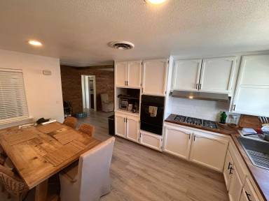 Main picture of 25 Linda Ln