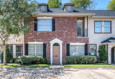 Main picture of 216 Forest Dr