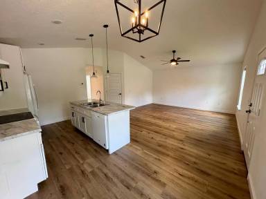 Main picture of 3218 Douglas Rd